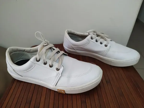 Tenis Reserva em couro legítimo
