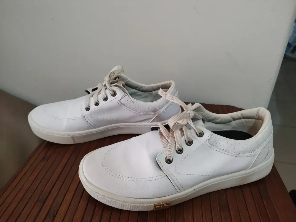 Tenis Reserva em couro legítimo