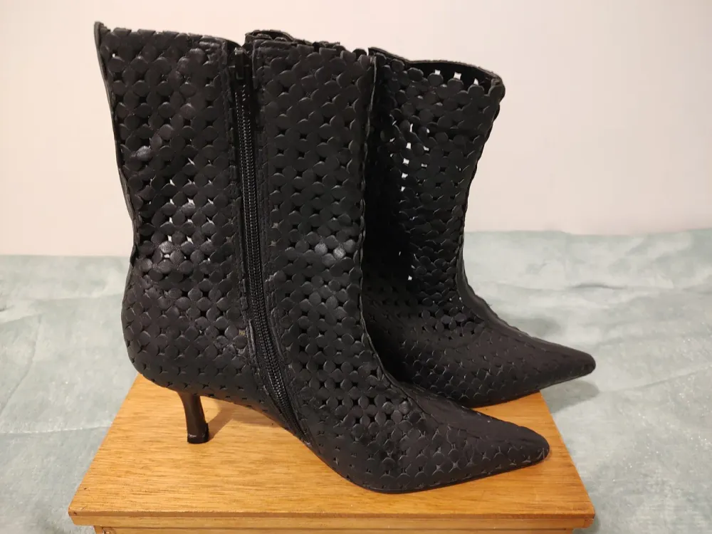 Bota Arezzo vazada