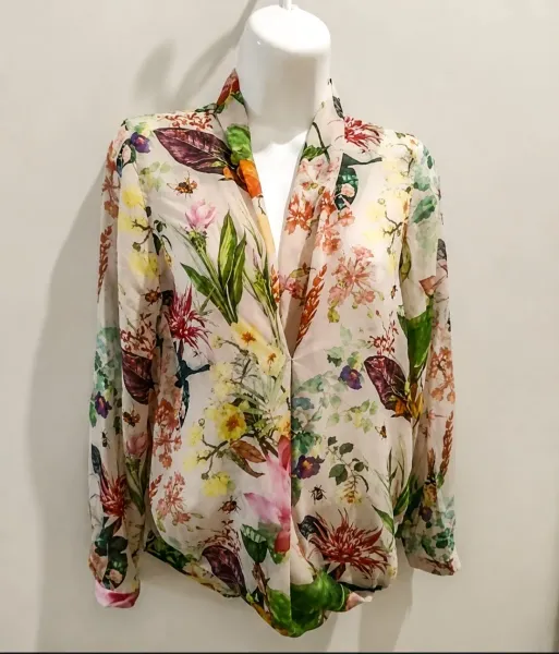 Blusa feminina flora Zara com leve transparência tam. p