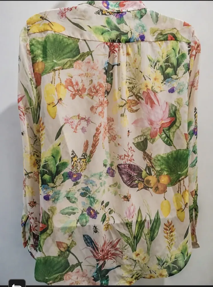 Blusa feminina flora Zara com leve transparência tam. p