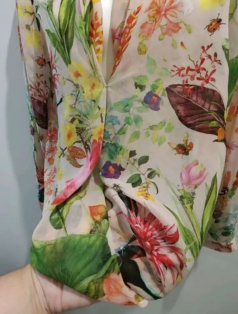 Blusa feminina flora Zara com leve transparência tam. p