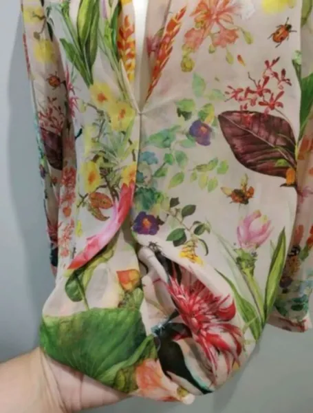 Blusa feminina flora Zara com leve transparência tam. p