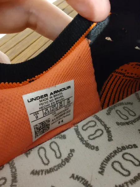 Tenis unissex Under Amour