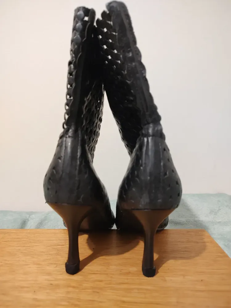 Bota Arezzo vazada