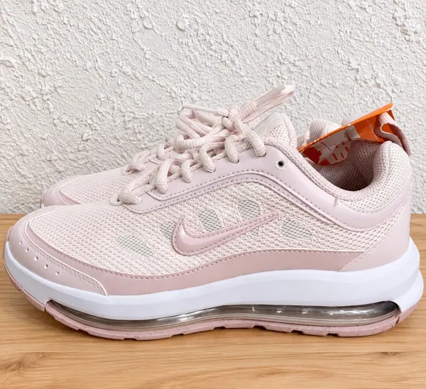 Tênis Nike Novo e Original  Feminino Tam. 38
