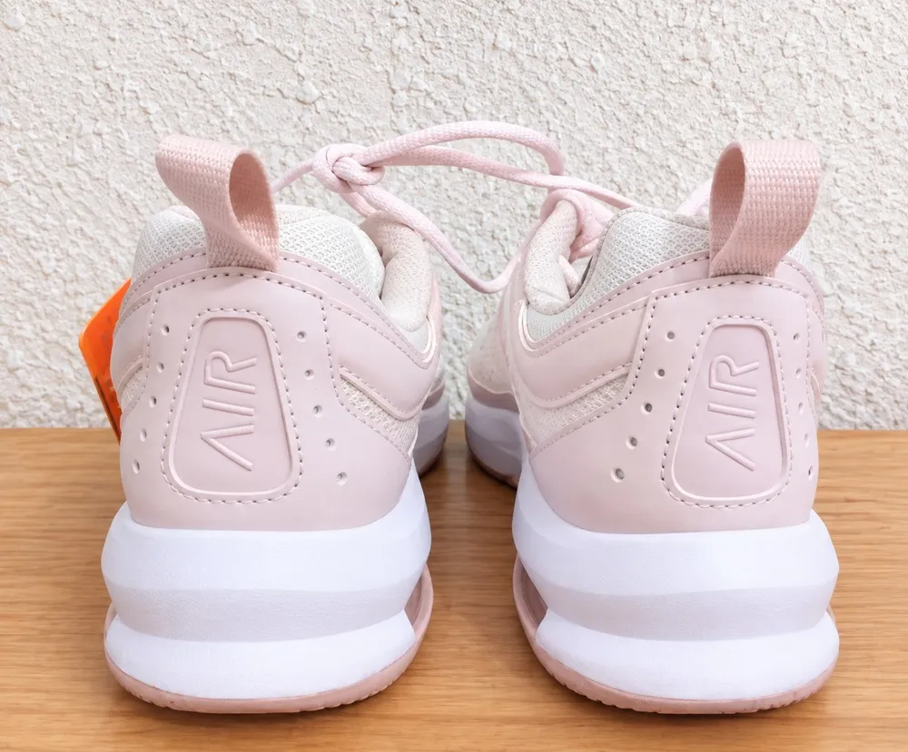 Tênis Nike Novo e Original  Feminino Tam. 38