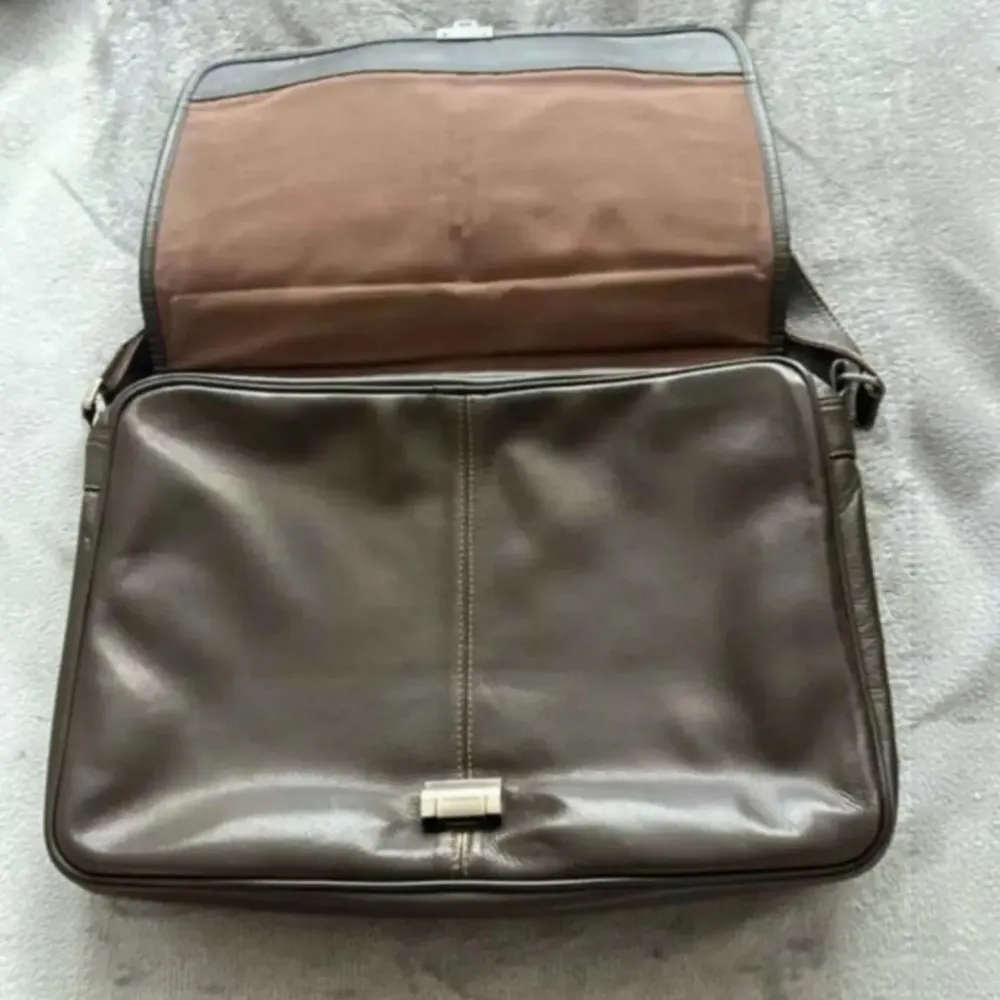 Bolsa carteiro Brooksfield em couro legítimo marrom