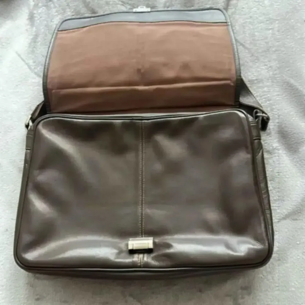 Bolsa carteiro Brooksfield em couro legítimo marrom