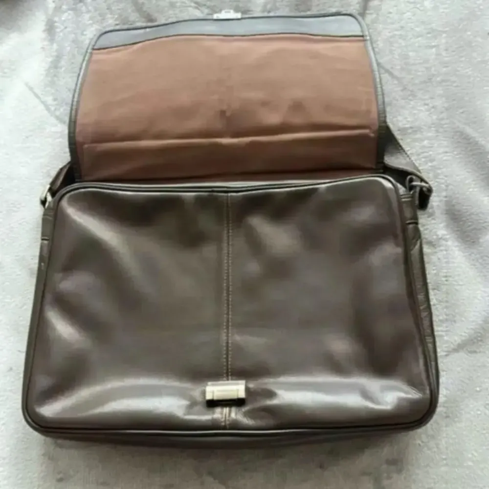 Bolsa carteiro Brooksfield em couro legítimo marrom