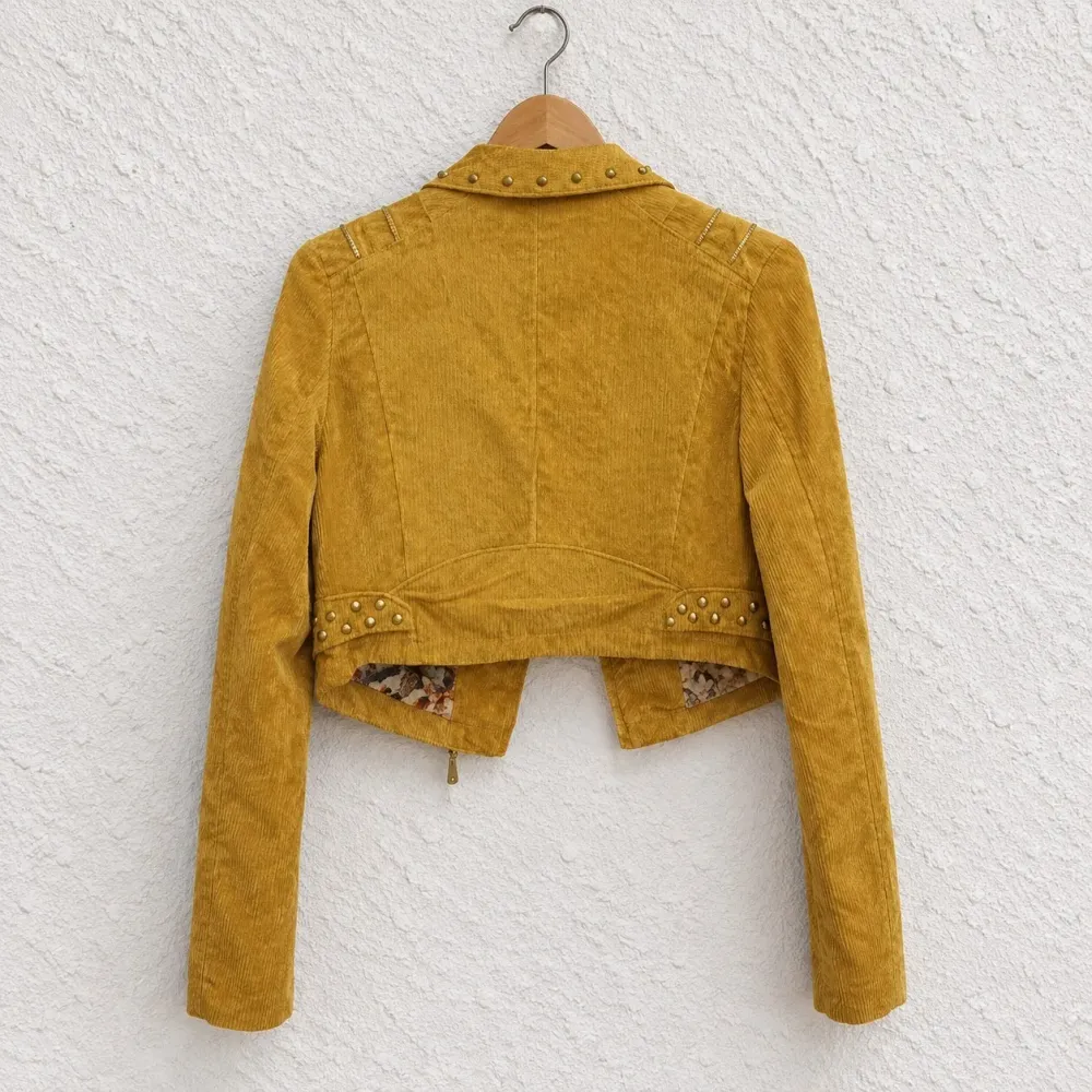 Jaqueta Versani Cropped em Veludo Cotelê