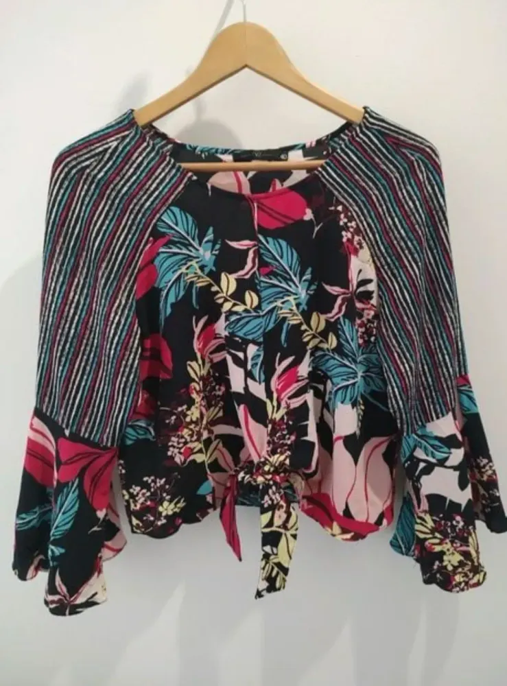 Blusa TVZ feminina manga boca de sino