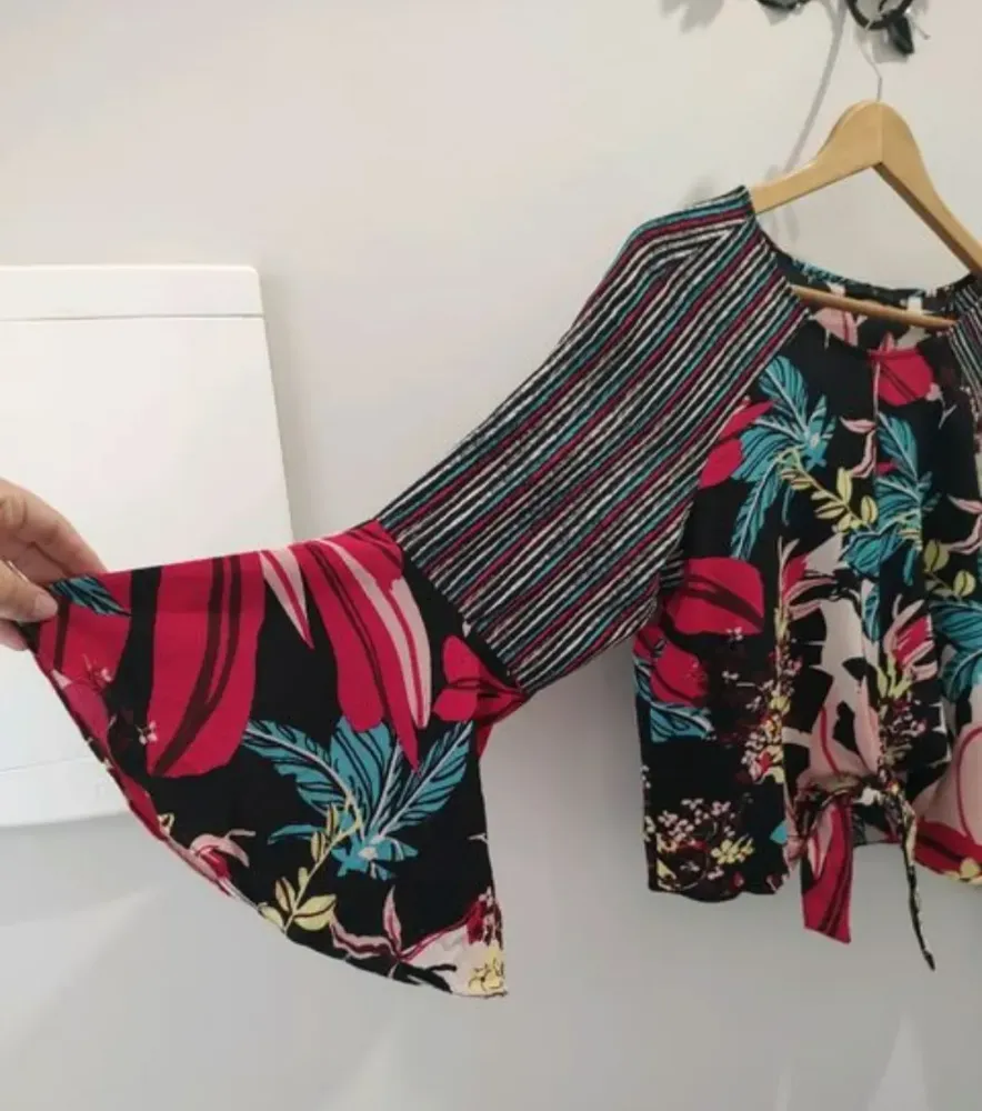 Blusa TVZ feminina manga boca de sino