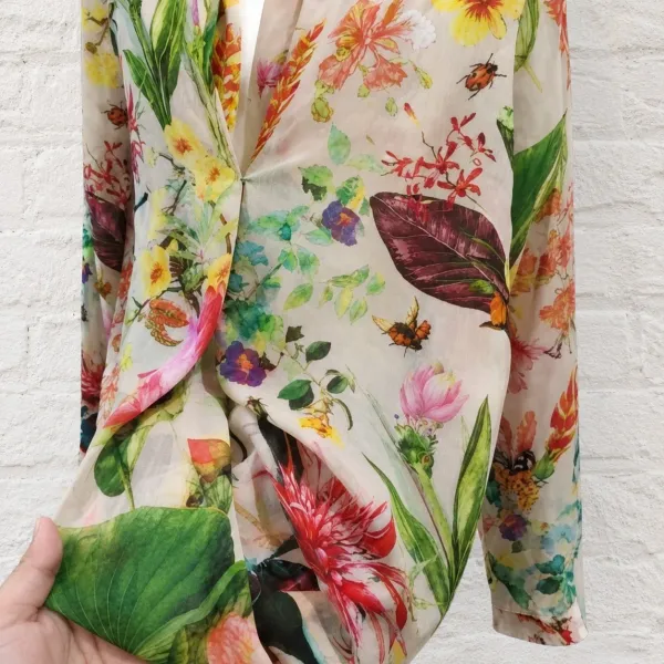 Blusa Zara floral com leve transparência