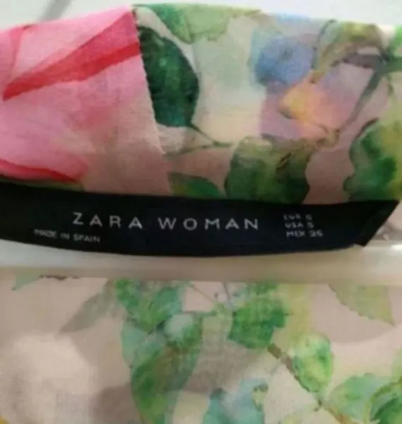 Blusa Zara floral com leve transparência