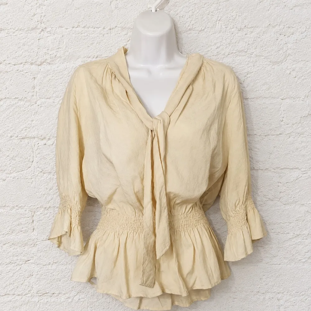 Blusa Zara gola laço bege