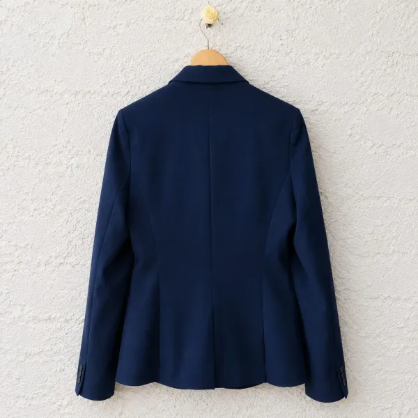 Blazer Amaro feminino em alfaiataria