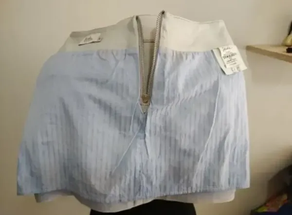 Minissaia Daslu em couro legítimo tie dye azul acinzentado