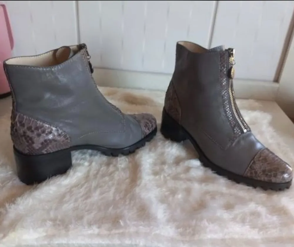 luxo..bota de couro legítimo invitto n35  nova, elegante