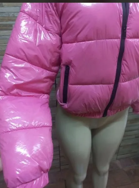 jaqueta puffer rosa verniz m  quentinha moderna e nova