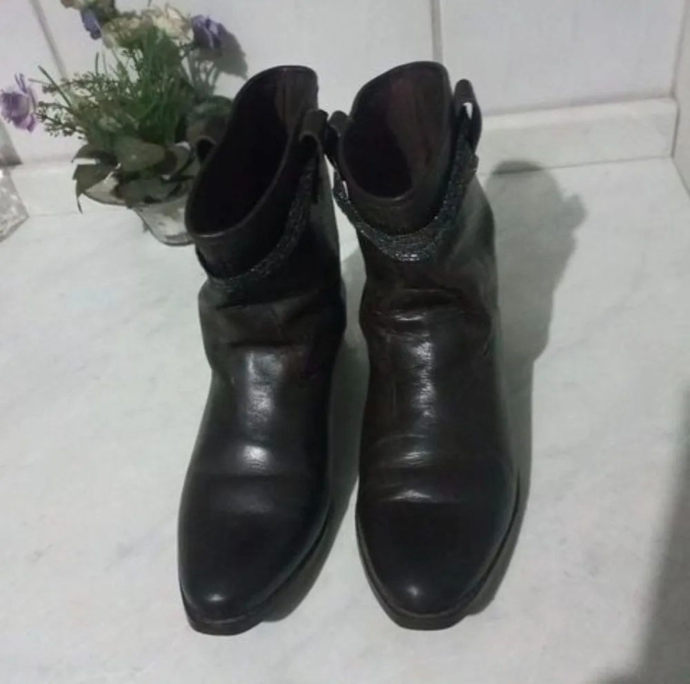 bota shuter cano curto cor café n 38  conforto e elegância