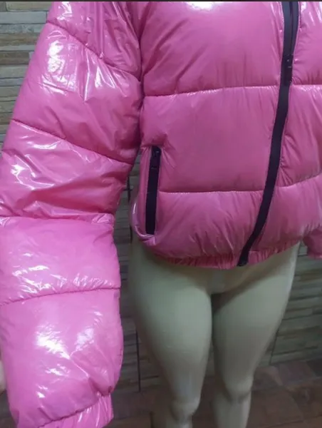 jaqueta puffer rosa verniz m  quentinha, moderna e nova