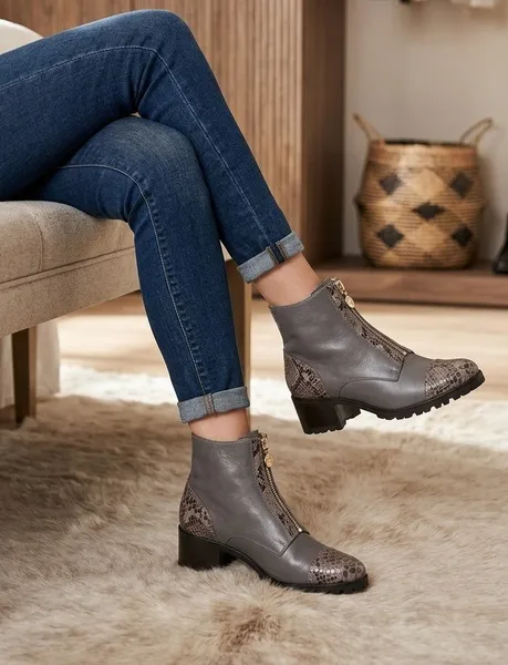 luxo..bota de couro legítimo invitto n35  nova, elegante
