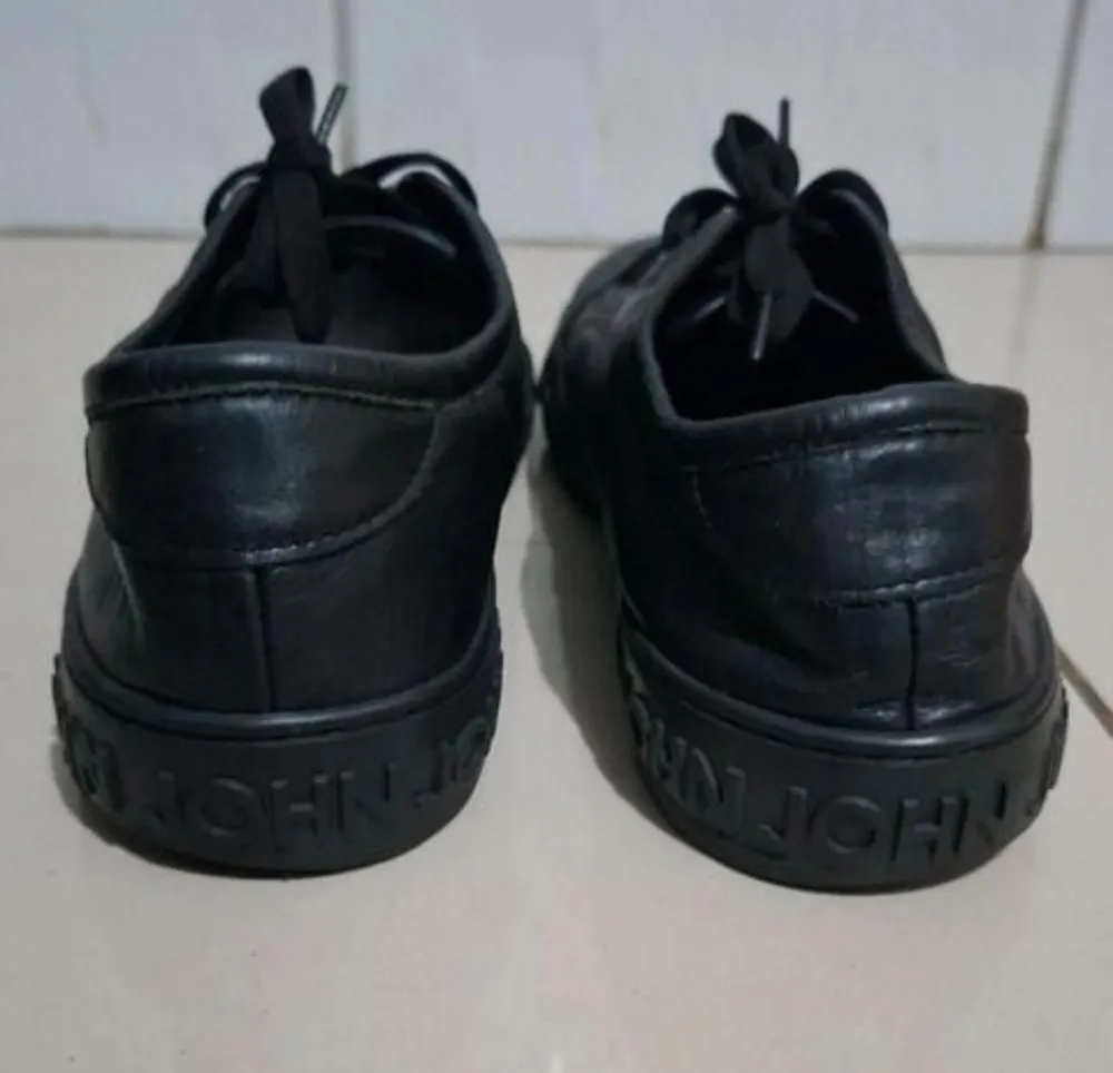 tênis john john preto couro legítimo n42 original impecável