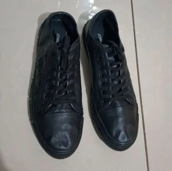 tênis john john preto couro legítimo n42 original impecável