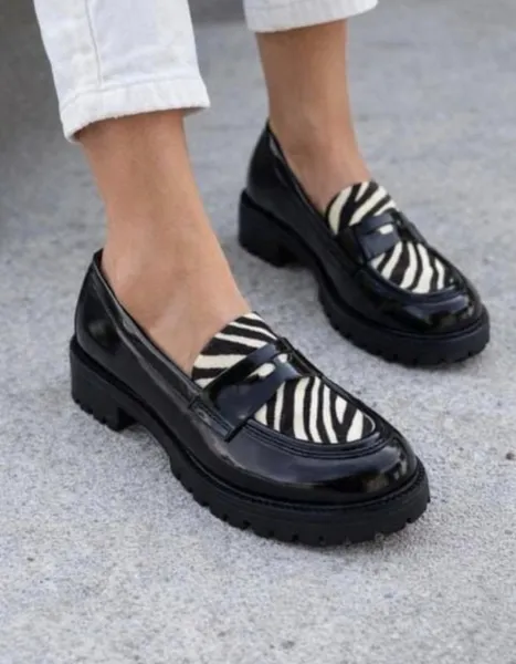 mocassim zara zebra pelo natural e verniz novo tam38