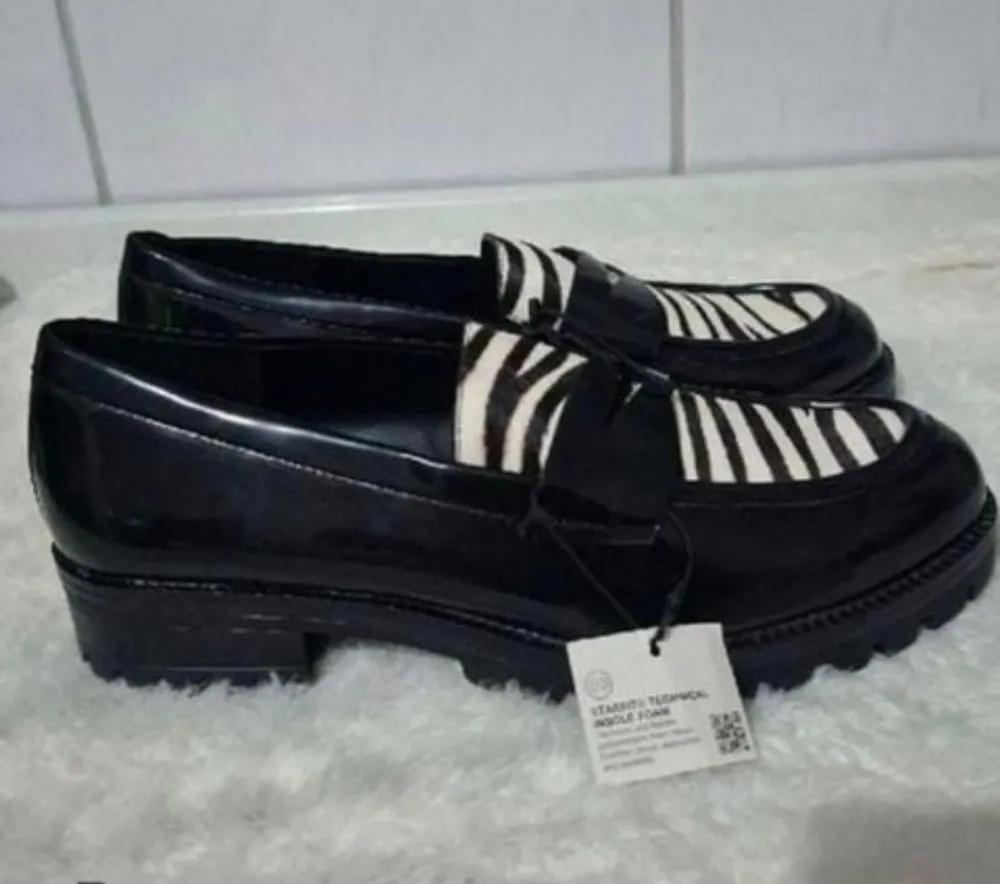 mocassim zara zebra pelo natural e verniz novo tam38