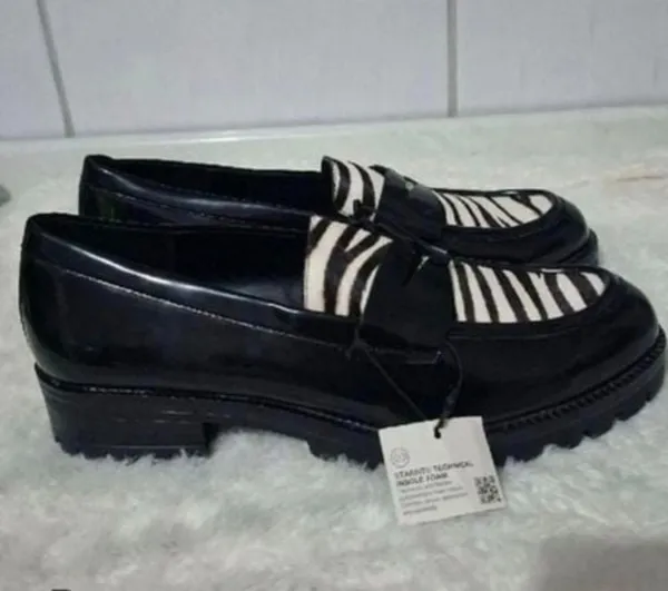 mocassim zara zebra pelo natural e verniz novo tam38