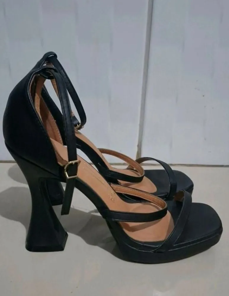 sandália vizzano tam 39   salto geométrico 11cm preta