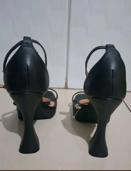 sandália vizzano tam 39   salto geométrico 11cm preta