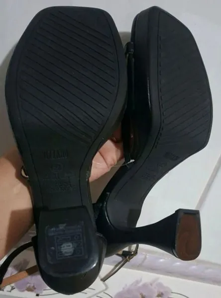 sandália vizzano tam 39   salto geométrico 11cm preta