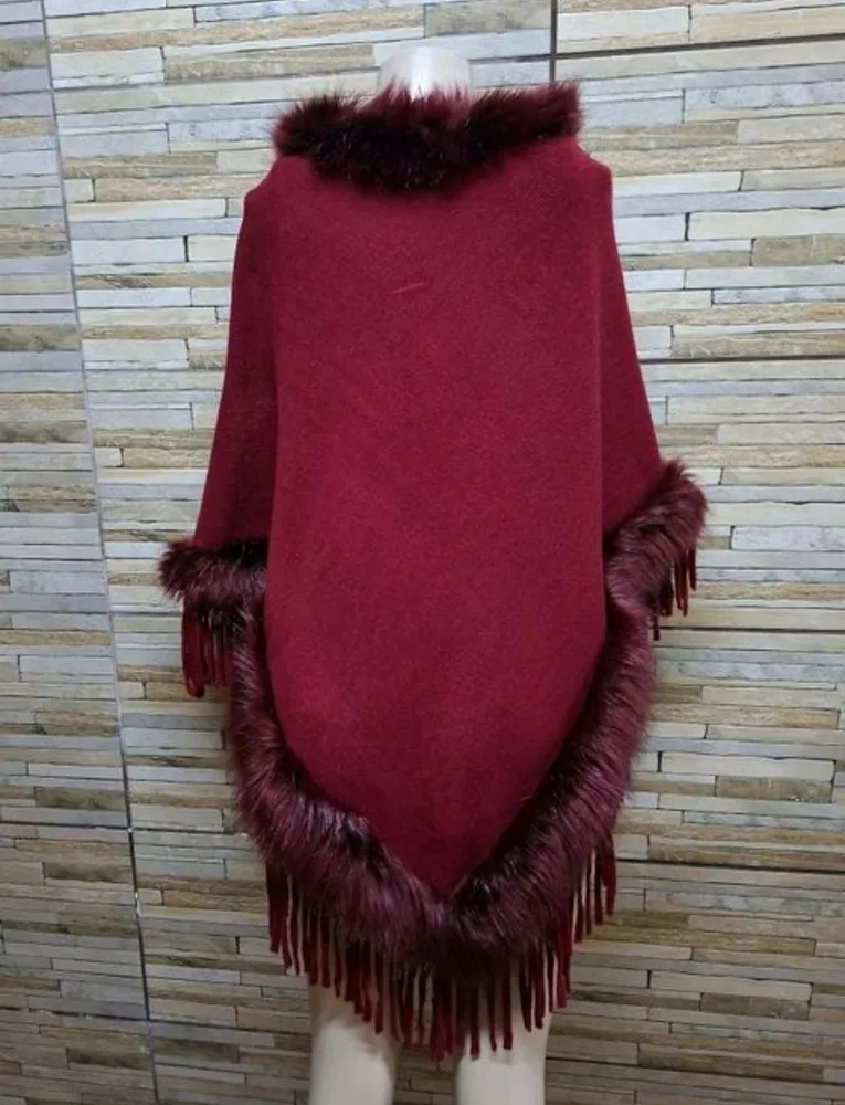 poncho vinho tam único  pelúcia gola alta franjas seminovo