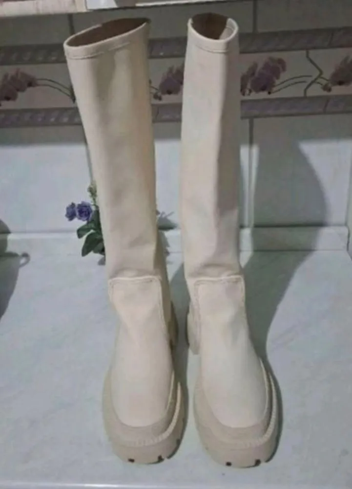 bota zara cano alto tratorada off white nova  N 35 br 37 eur