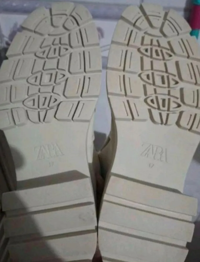 bota zara cano alto tratorada off white nova  N 35 br 37 eur