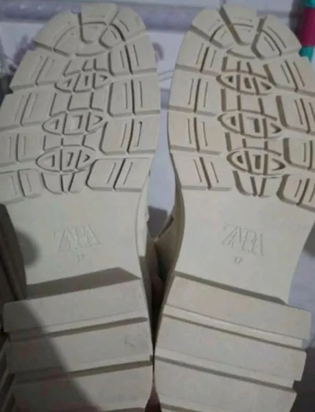 bota zara cano alto tratorada off white nova  N 35 br 37 eur