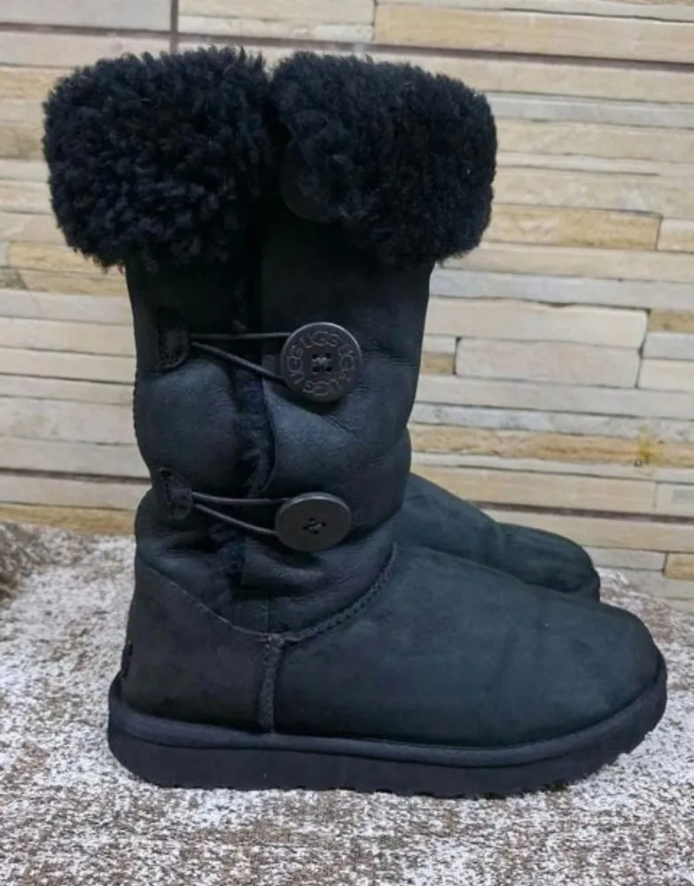 bota ugg bailey button triplet original preta n37 pelúciada