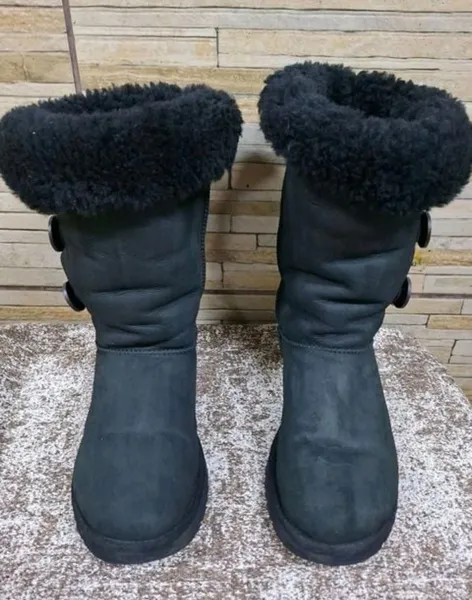 bota ugg bailey button triplet original preta n37 pelúciada