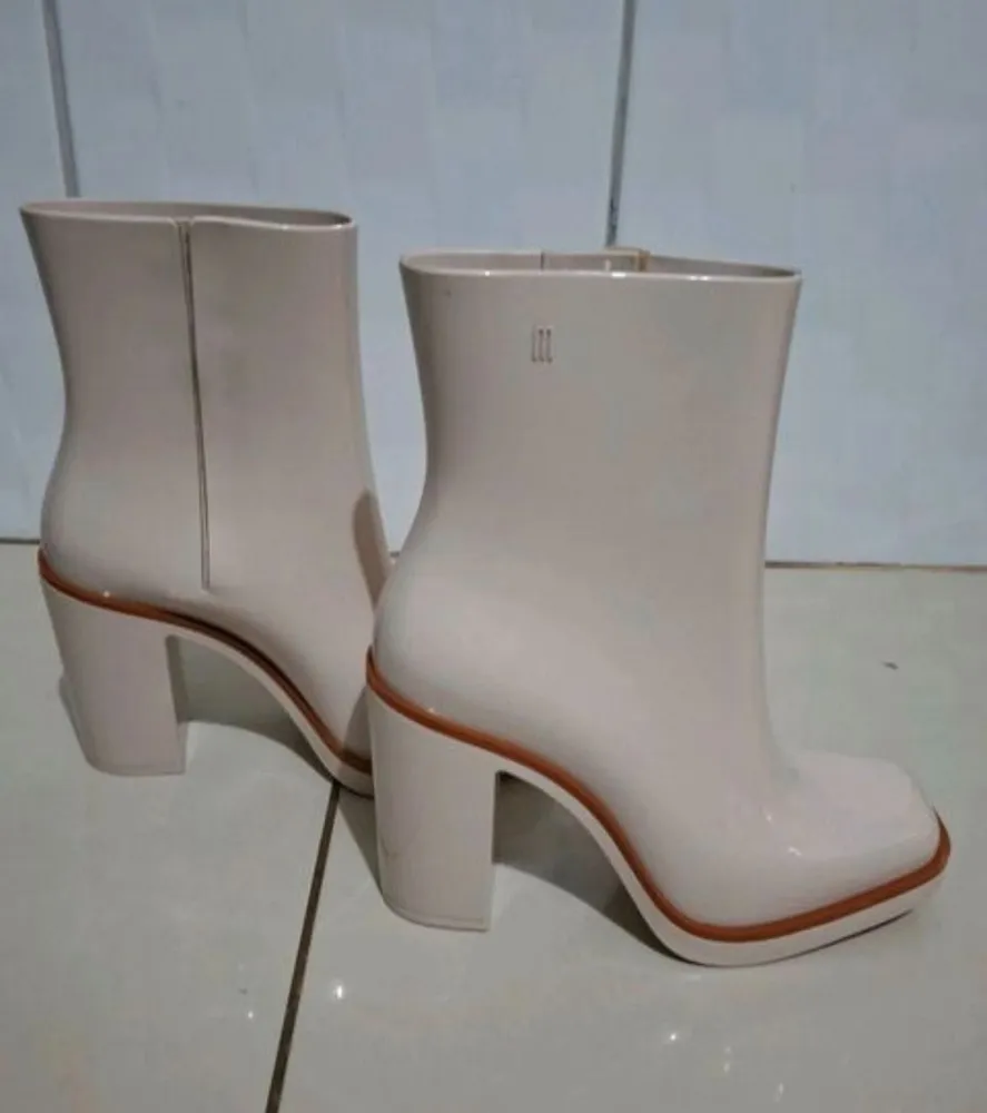 Bota melissa classic boot n 37 seminova impermeável
