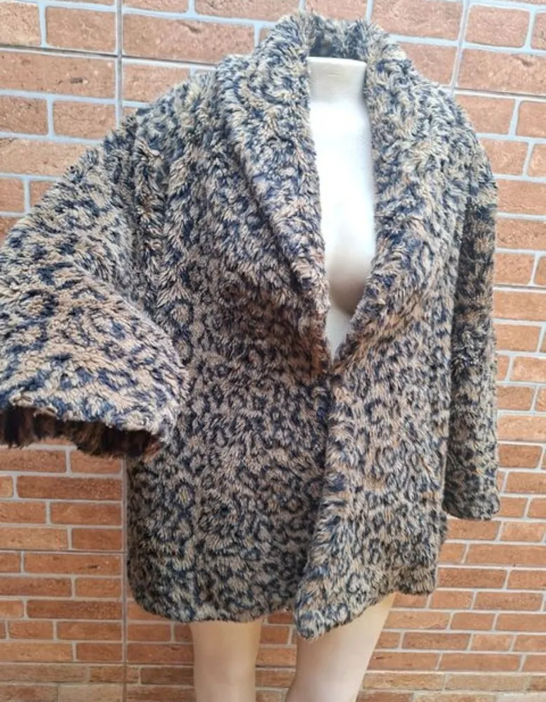 casaco plus size  animal print  pelo sintético veste 48 a 52