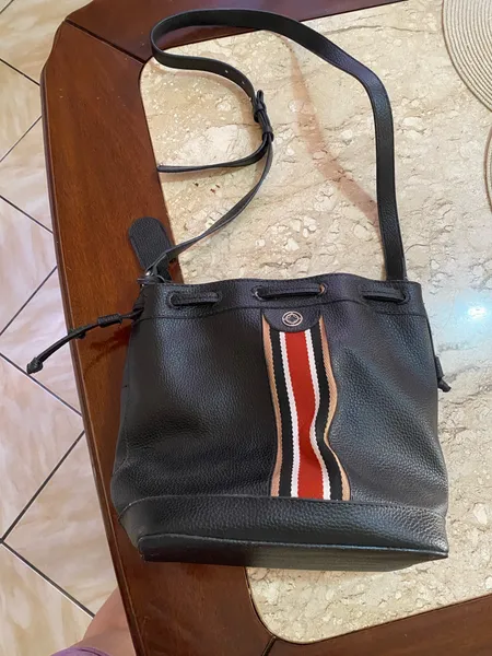 bolsa sacola arezzo preta couro