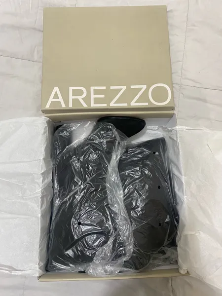 bota camurça arezzo cano e salto alto