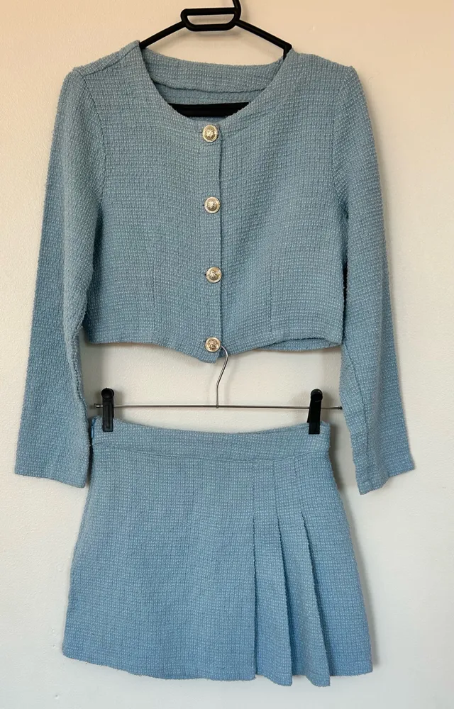 blazer e mini saia azul