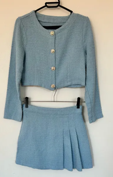blazer e mini saia azul