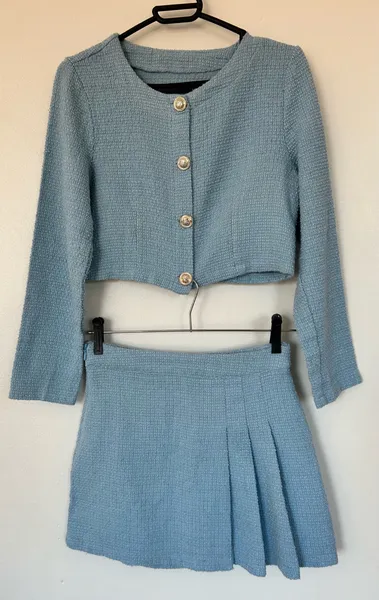 blazer e mini saia azul