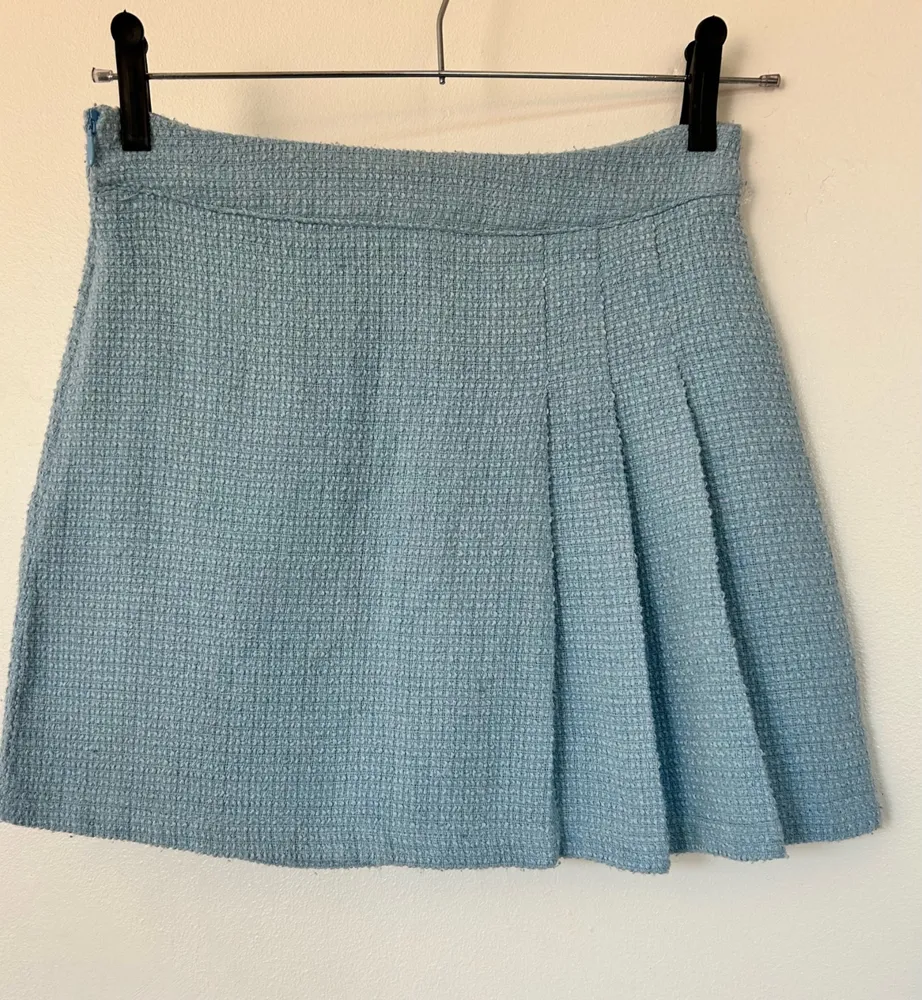 blazer e mini saia azul