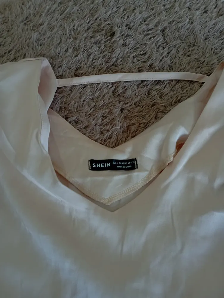 Blusa Shein em Cetim